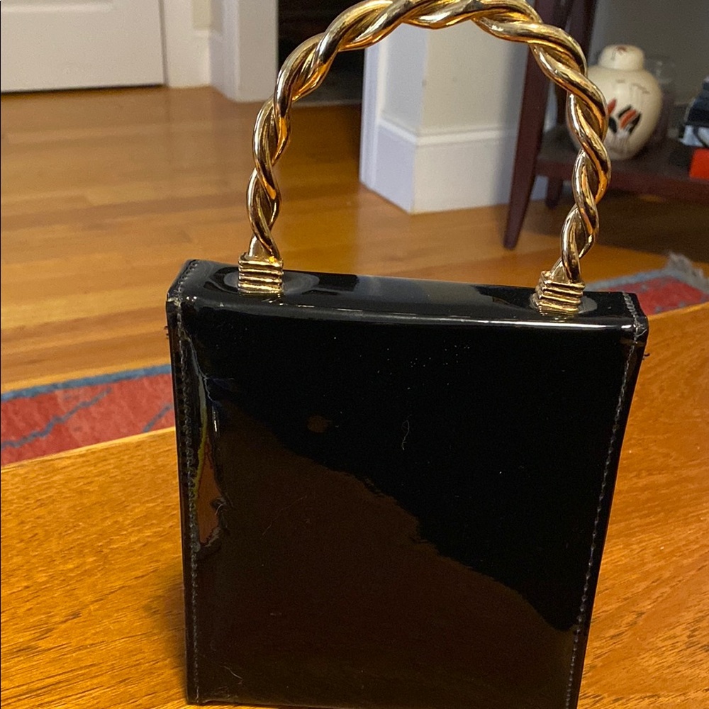 Chic Vintage Black patent leather Mini Bag with Gold Twisted Handle 1960’s - Picture 3 of 10